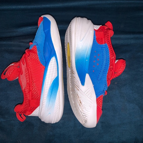 Super Mario Sneakers - Picture 4 of 4